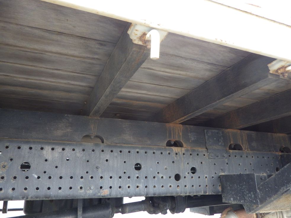 シャーシとネタの状態です。(ネタは木製です)|いすゞ フォワード TKG-FRR90S1(2WD)の写真7