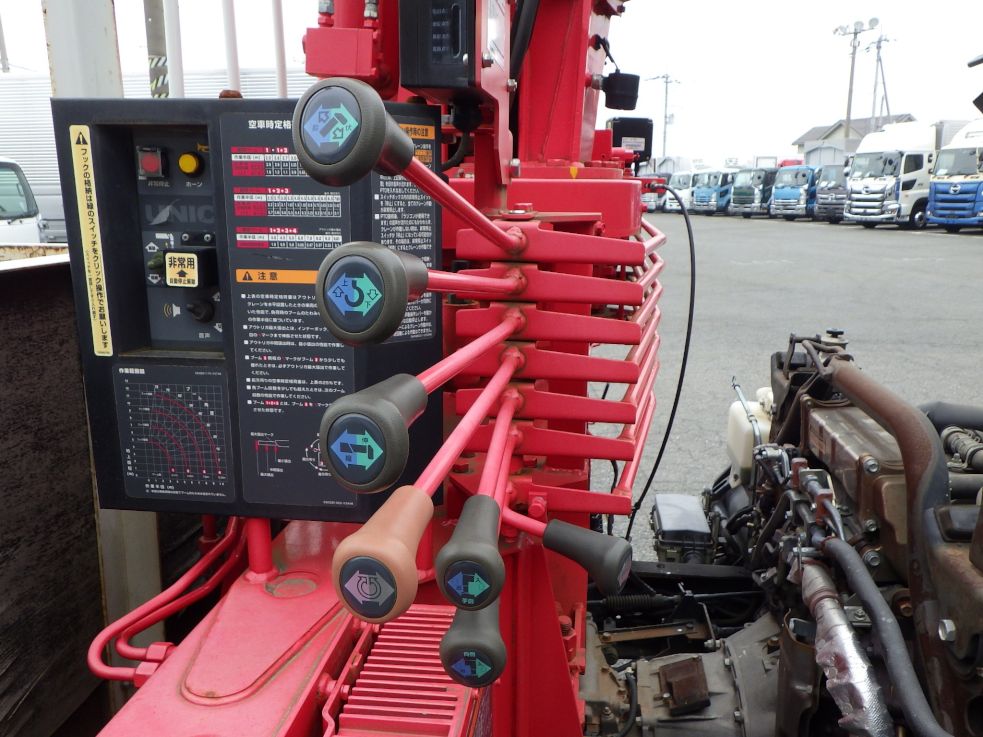 クレーンの操作レバーです。|いすゞ フォワード TKG-FRR90S1(2WD)の写真12