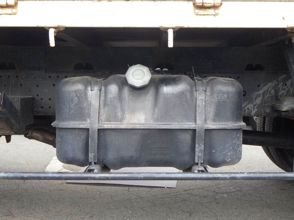 燃料タンクは100Lです。|いすゞ フォワード TKG-FRR90S1(2WD)の写真19