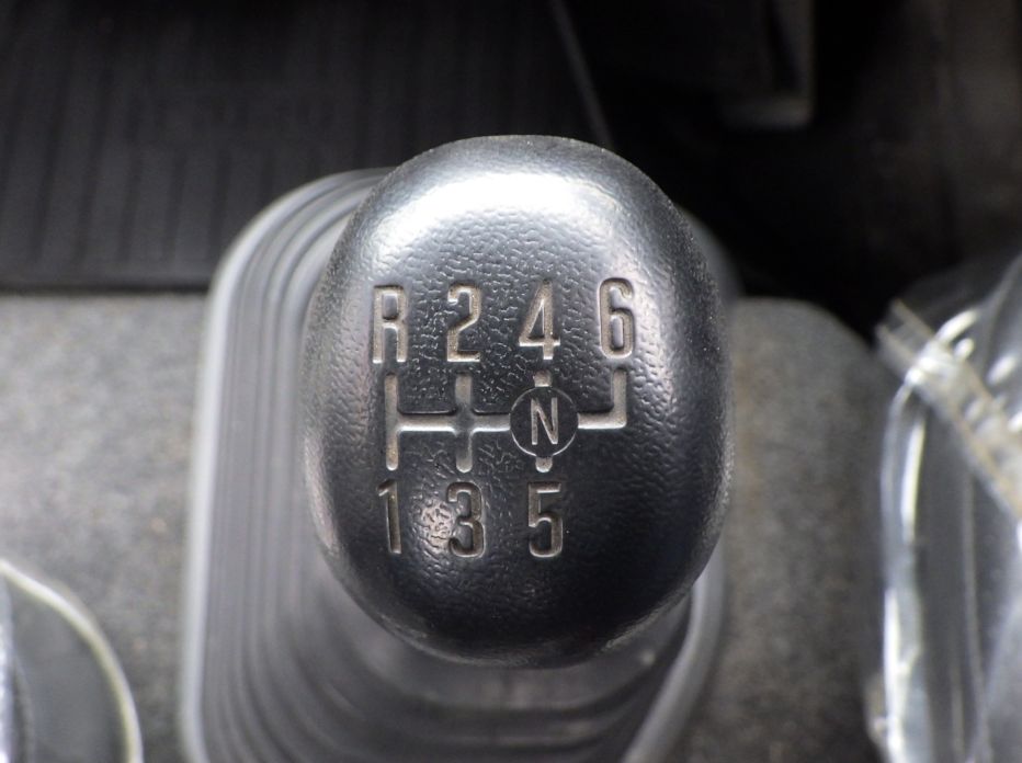 MT6速です。|いすゞ フォワード TKG-FRR90S1(2WD)の写真20