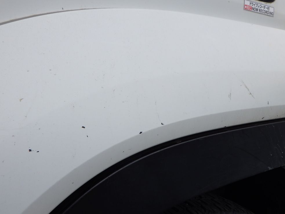助手席側フェンダーにキズがあります。(運転席側にもあります)|いすゞ フォワード TKG-FRR90S1(2WD)の写真24
