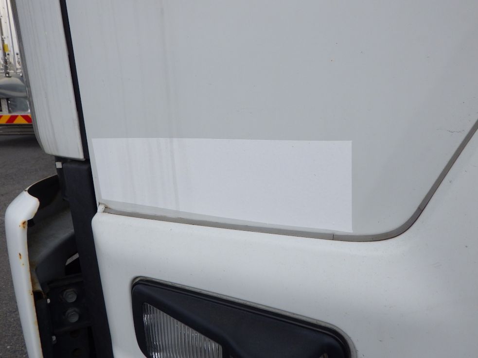 助手席側ドアに塗装跡があります。|いすゞ フォワード TKG-FRR90S1(2WD)の写真25
