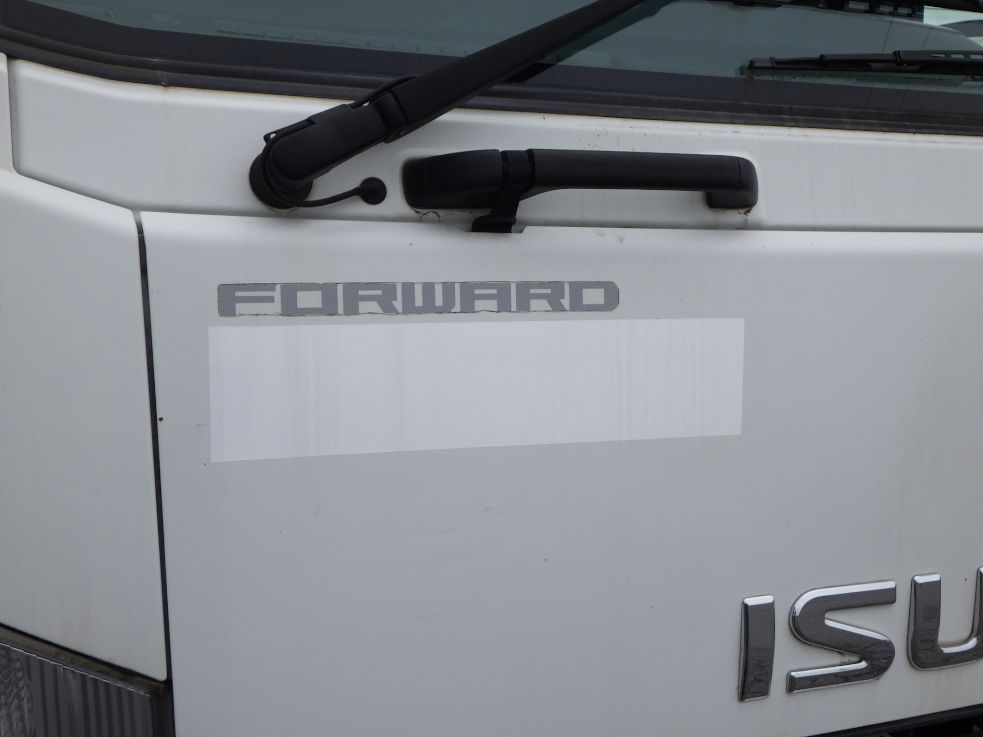 フロントパネルに塗装跡があります。|いすゞ フォワード TKG-FRR90S1(2WD)の写真26