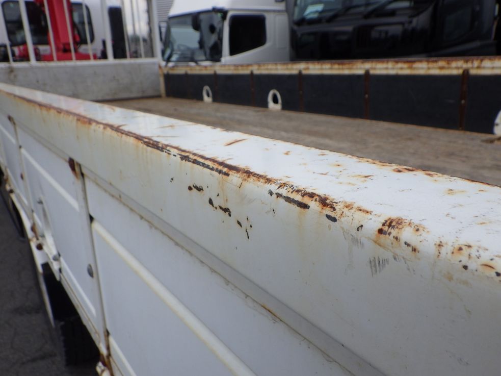 左右のアオリ上部にキズ・サビがあります。|いすゞ フォワード TKG-FRR90S1(2WD)の写真30