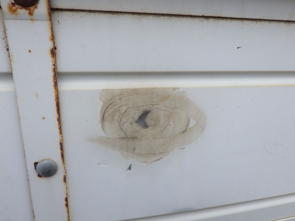 運転席側アオリ後方にコーキング跡があります。|いすゞ フォワード TKG-FRR90S1(2WD)の写真32