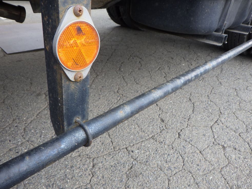 左右のサイドバンパーにキズ・サビがあります。|いすゞ フォワード TKG-FRR90S1(2WD)の写真34