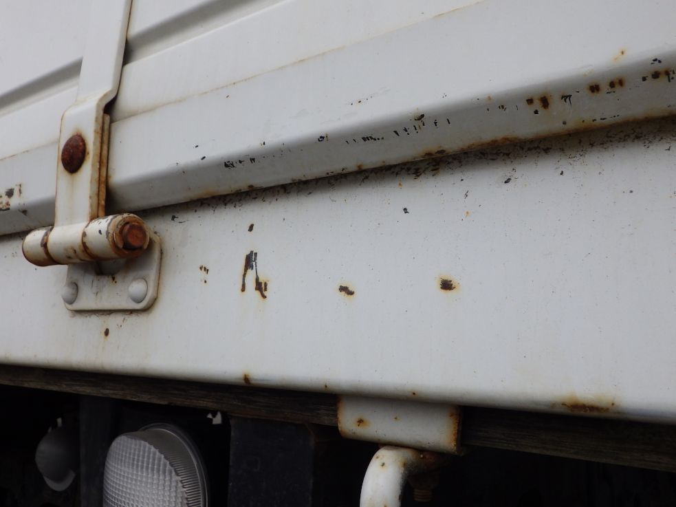 化粧板にキズ・サビがあります。|いすゞ フォワード TKG-FRR90S1(2WD)の写真42