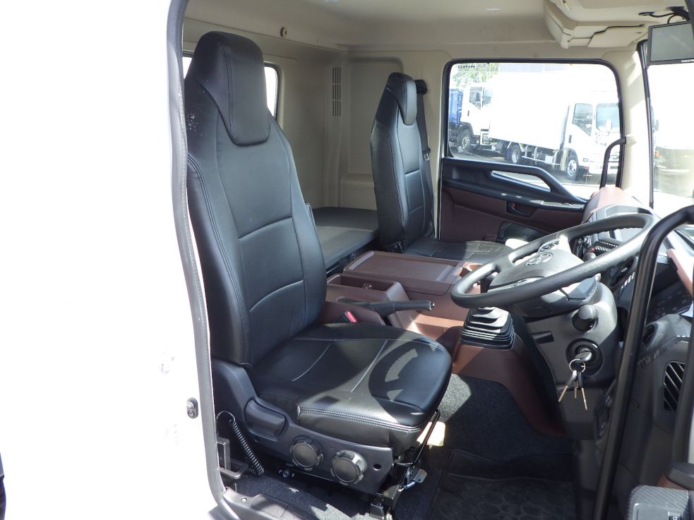 乗車定員は２名です。|日野 レンジャー 2KG-FD2ABG(2WD)の写真6