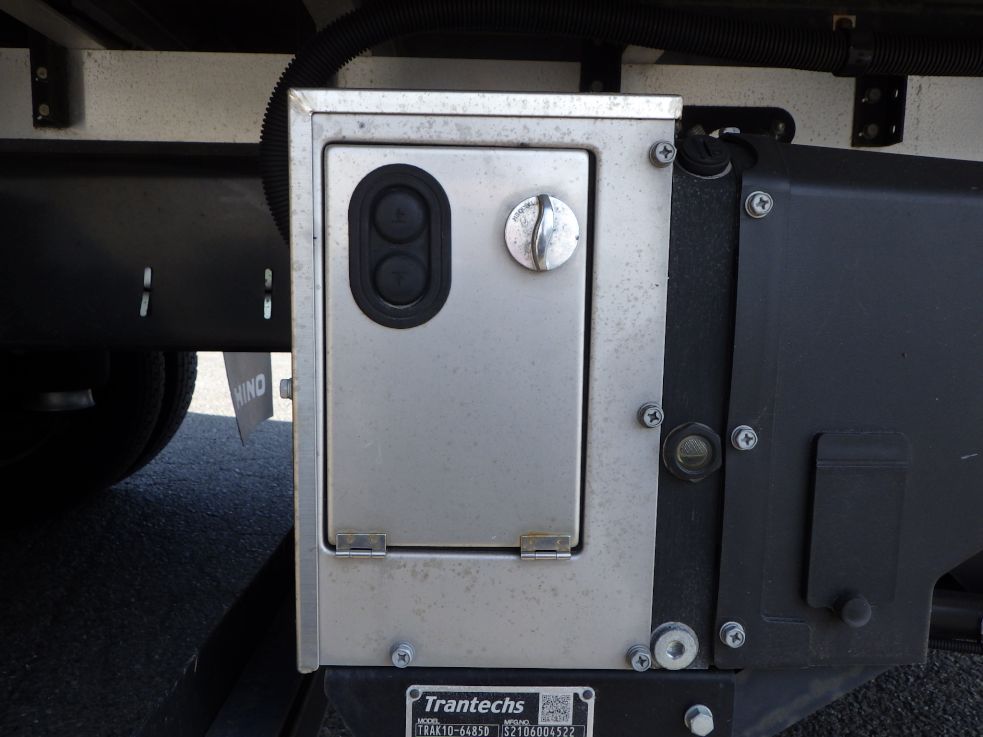 ゲートの操作スイッチです。|日野 レンジャー 2KG-FD2ABG(2WD)の写真16