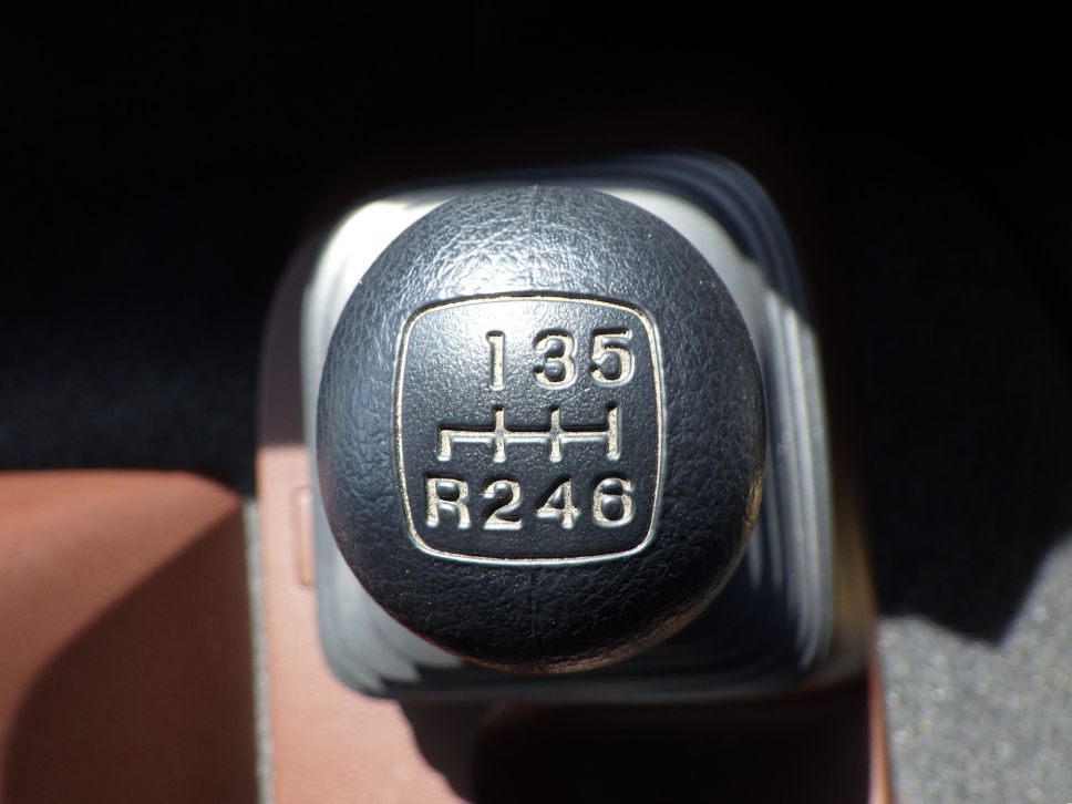 MT６速です。|日野 レンジャー 2KG-FD2ABG(2WD)の写真25