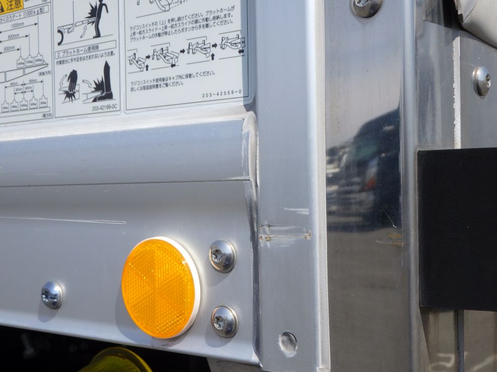 ボディー後方の運転席側にキズがあります。|日野 レンジャー 2KG-FD2ABG(2WD)の写真30