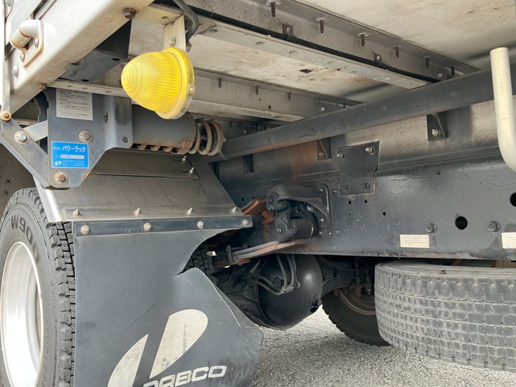 シャシとネタの状態です。ネタはアルミ製です|三菱 ファイター 2KG-FK61F(2WD)の写真6