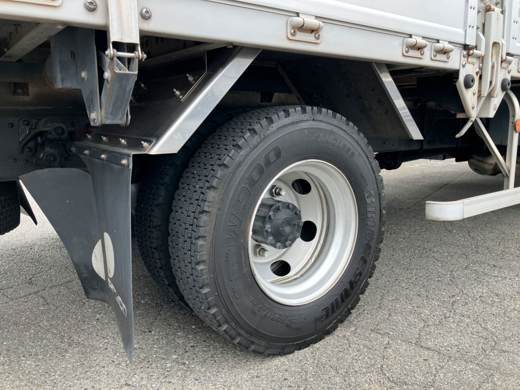 リヤフェンダーはステンレス製です。|三菱 ファイター 2KG-FK61F(2WD)の写真16