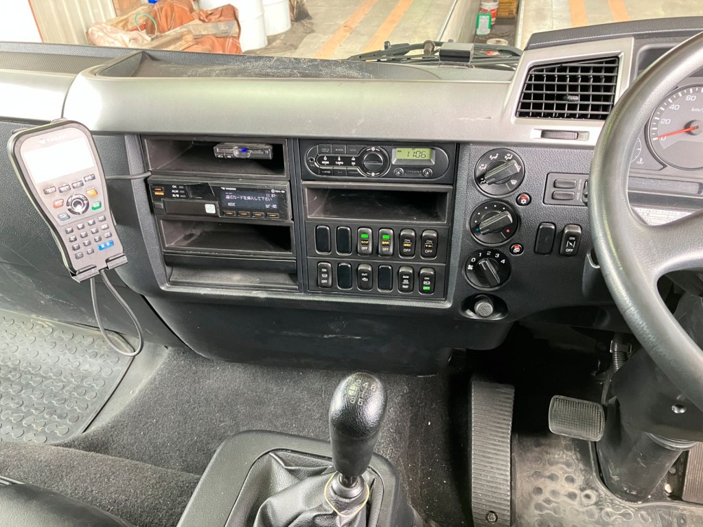 パネル周りの状態です。|三菱 ファイター 2KG-FK61F(2WD)の写真22