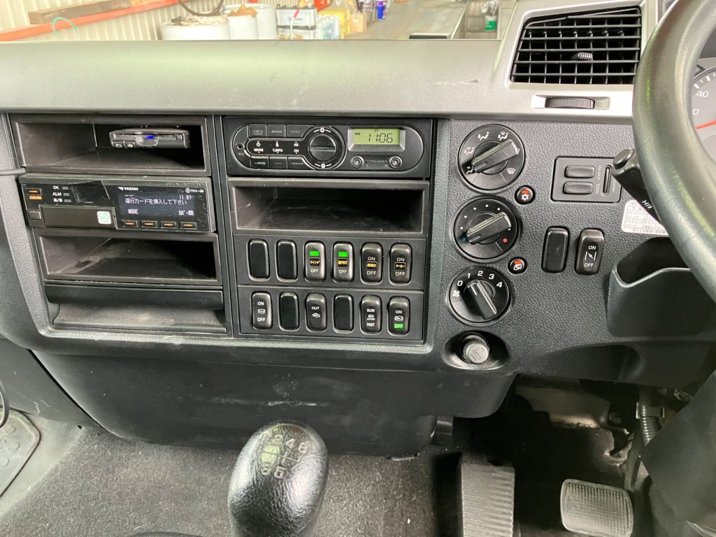 スイッチ類です。|三菱 ファイター 2KG-FK61F(2WD)の写真23