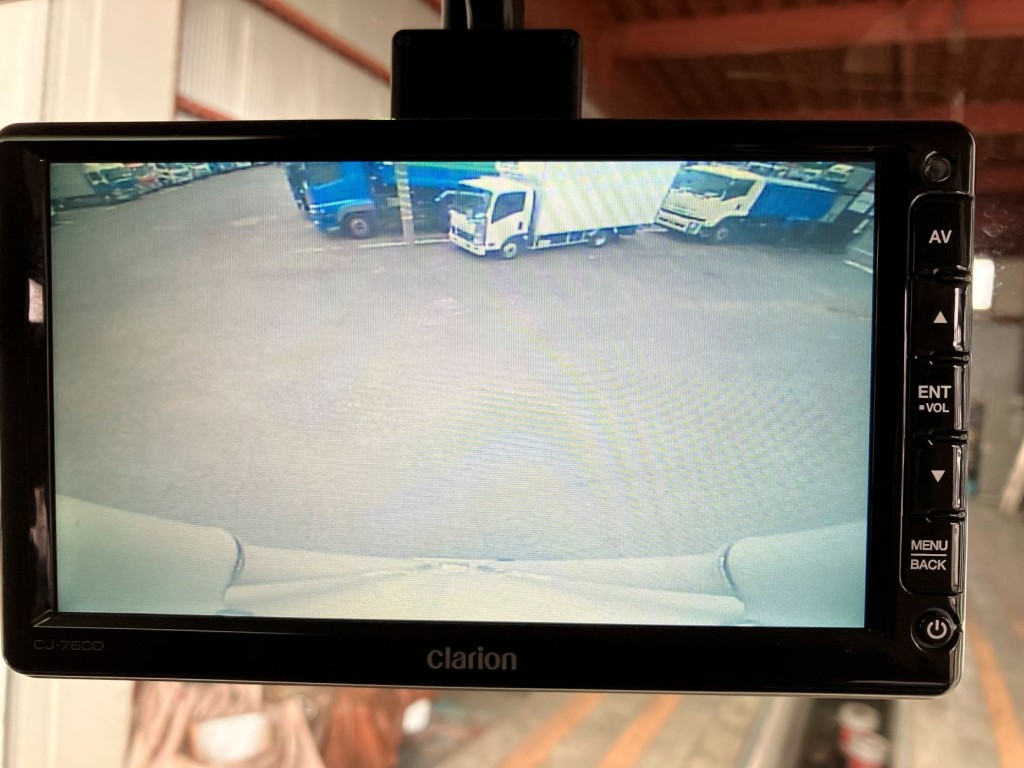 液晶バックモニター付きです。|三菱 ファイター 2KG-FK61F(2WD)の写真25