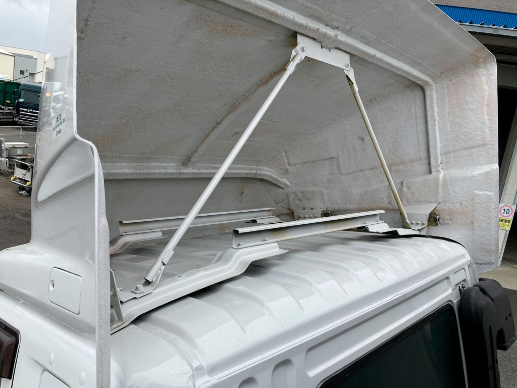 導風板裏側の状態です。|三菱 ファイター 2KG-FK61F(2WD)の写真30