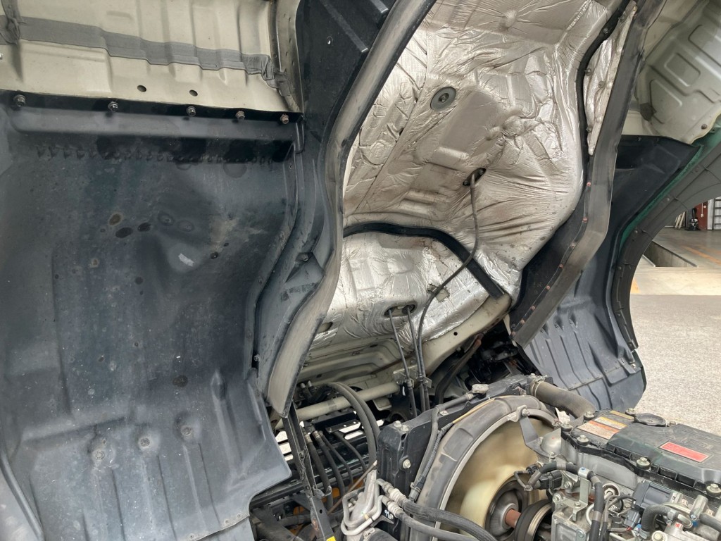 キャブ裏側の状態です。|三菱 ファイター 2KG-FK61F(2WD)の写真32