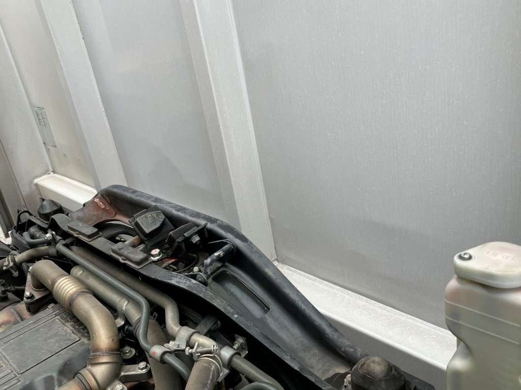 ボデー前面下部に凸があります。|三菱 ファイター 2KG-FK61F(2WD)の写真36