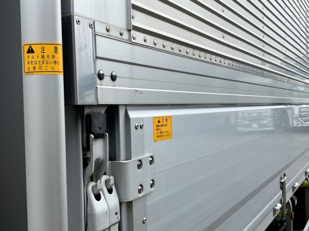 助手席側前方羽根に小傷があります。|三菱 ファイター 2KG-FK61F(2WD)の写真37