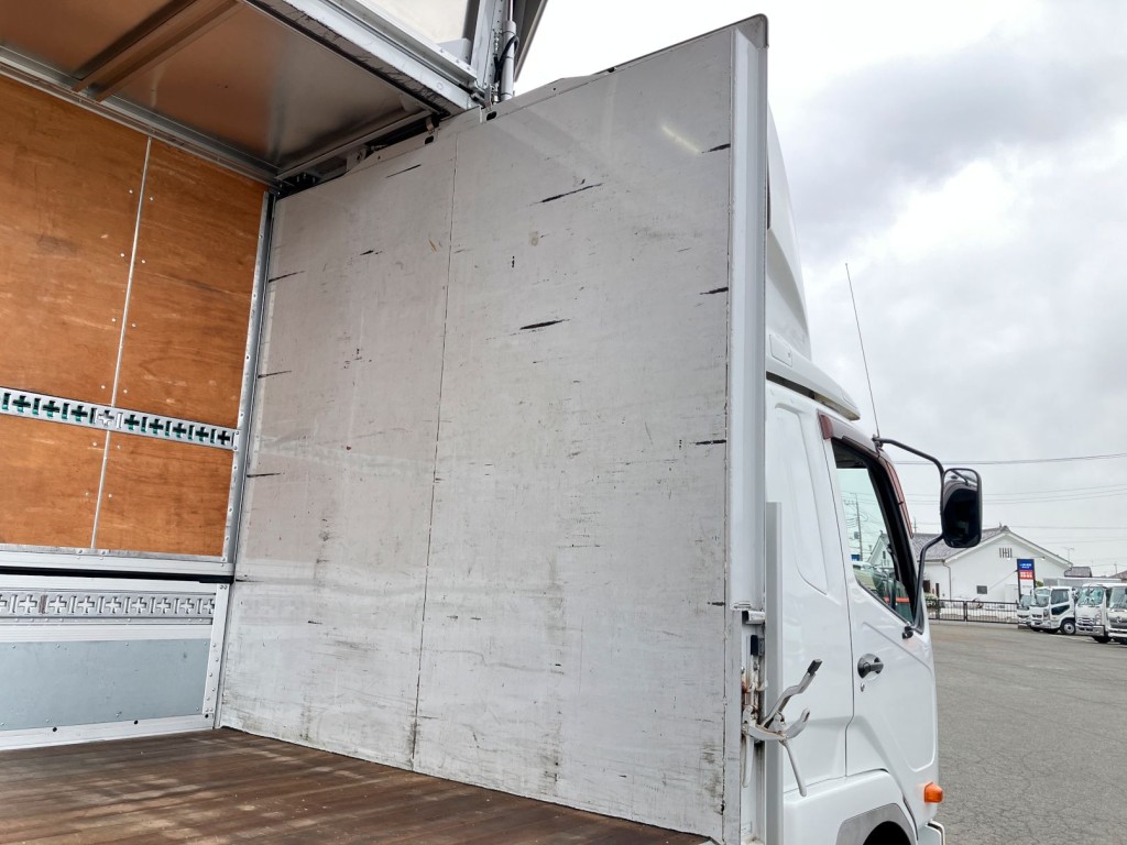 荷台前立ての状態です。キズ・凹みがあります|三菱 ファイター 2KG-FK61F(2WD)の写真42