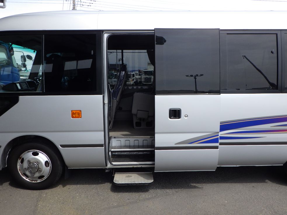 スゥイングドアです。|日野 デュトロ SKG-XZB50Mの写真15