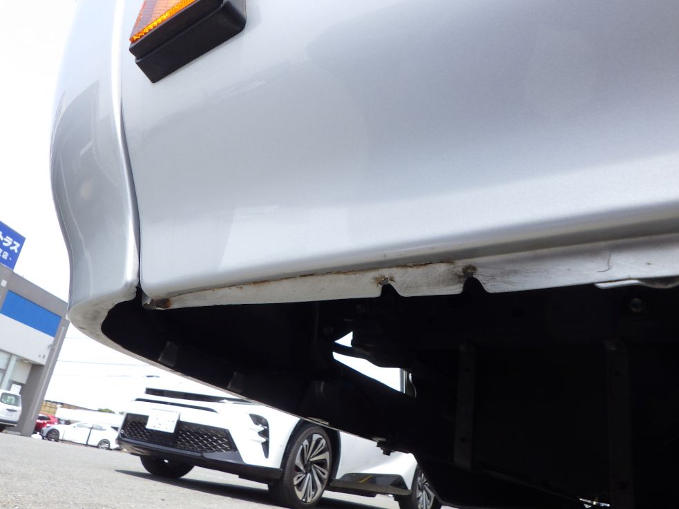 助手席側ドア前方に軽い曲がりがあります。|日野 デュトロ SKG-XZB50Mの写真27