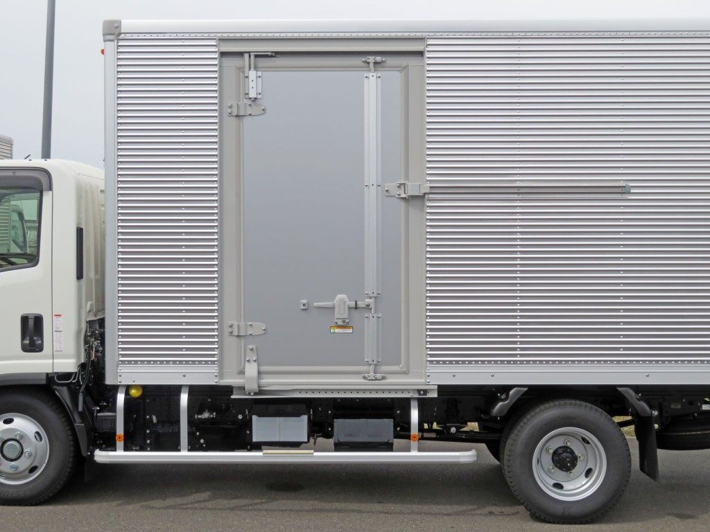 サイドドア付きです。|いすゞ エルフ 2TG-NMR88AM(2WD)の写真7
