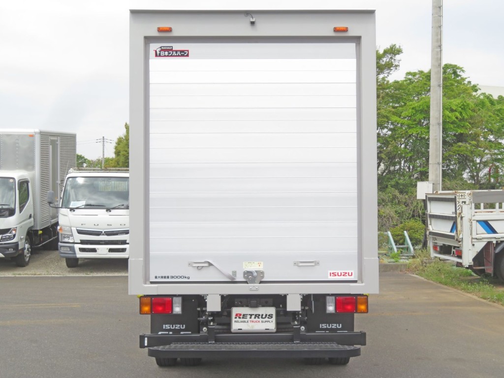 後方はシャッター式です。|いすゞ エルフ 2RG-NMR88AM(2WD)の写真9