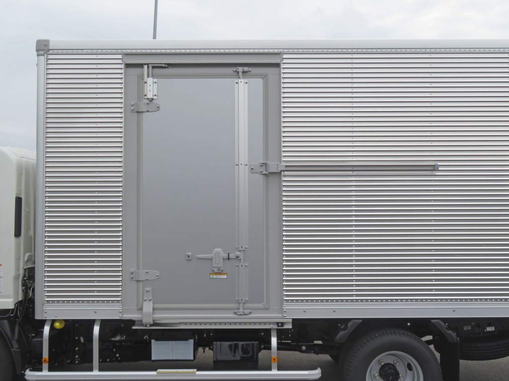 サイドドア付きです。|いすゞ エルフ 2RG-NMR88AM(2WD)の写真10