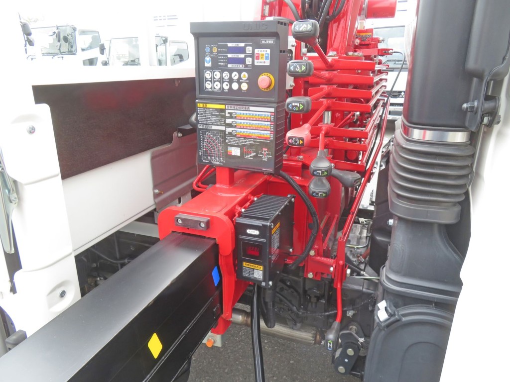 アウトリガーは差し違い式です。|日野 デュトロ 2KG-XZU712M(2WD)の写真10