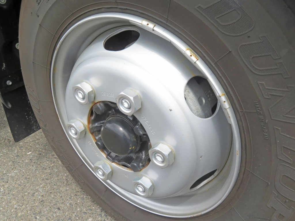 ホイールに少し置きサビがあります。|日野 デュトロ 2KG-XZU712M(2WD)の写真23