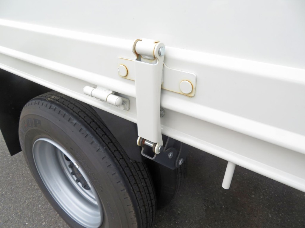 セイコーラックに置きサビがあります。|日野 デュトロ 2KG-XZU712M(2WD)の写真31