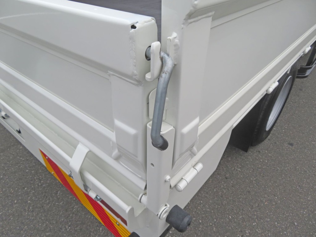 リアあおりロックに少し置きサビ・スレがあります。|日野 デュトロ 2KG-XZU712M(2WD)の写真36