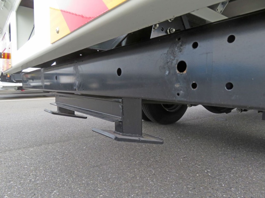 シャーシ後方に少し置きサビがあります。|日野 デュトロ 2KG-XZU712M(2WD)の写真37