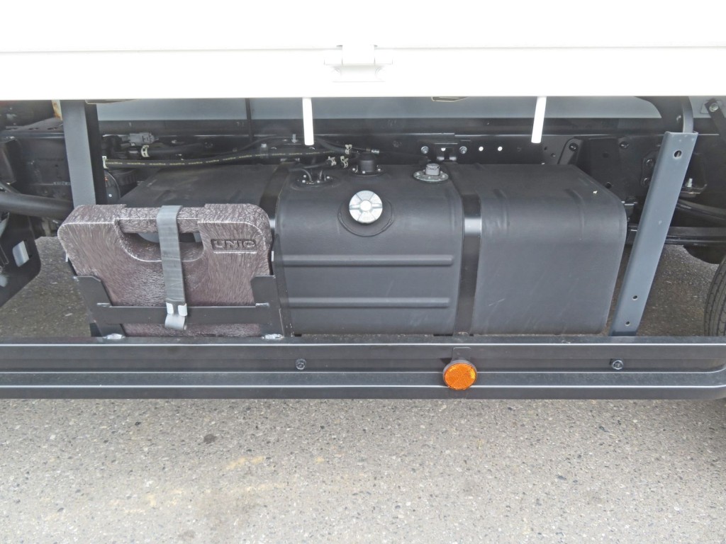 燃料タンクは100Lです。|日野 デュトロ 2KG-XZU712M(2WD)の写真39