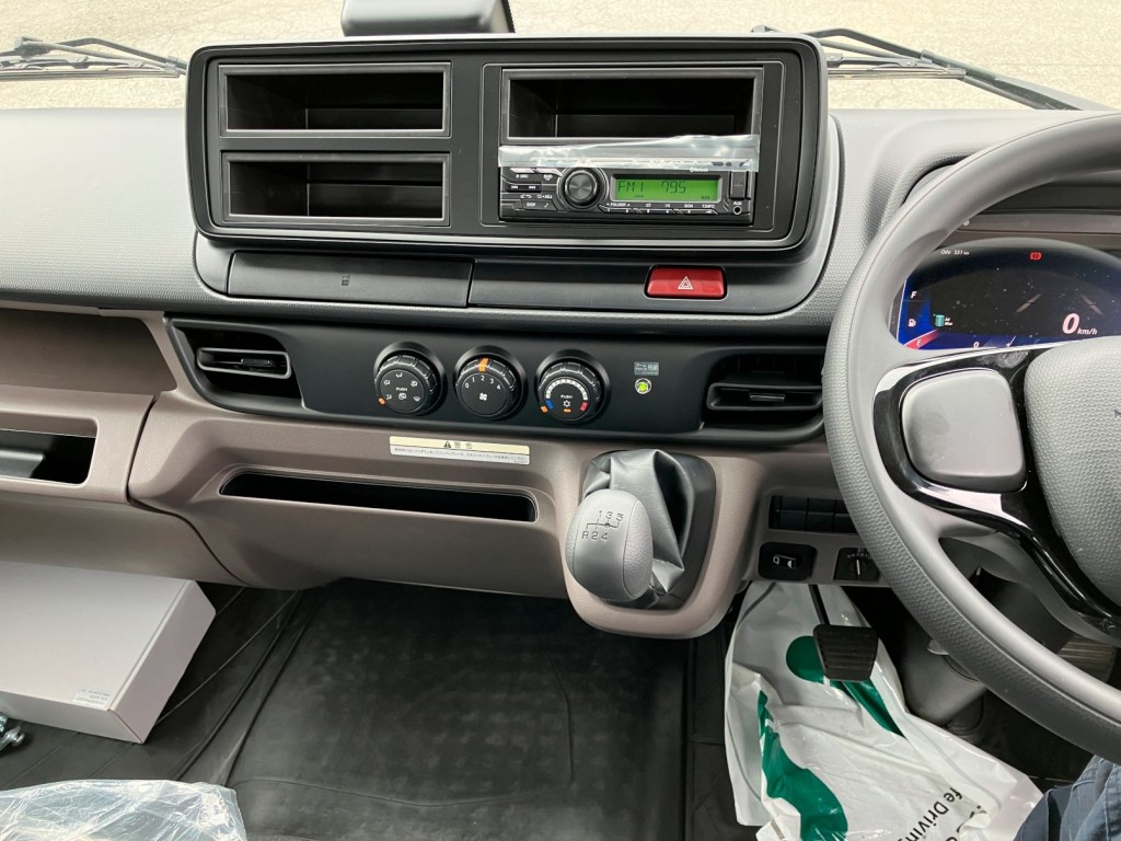 三菱 キャンター 2PG-FEB80(2WD)の写真17