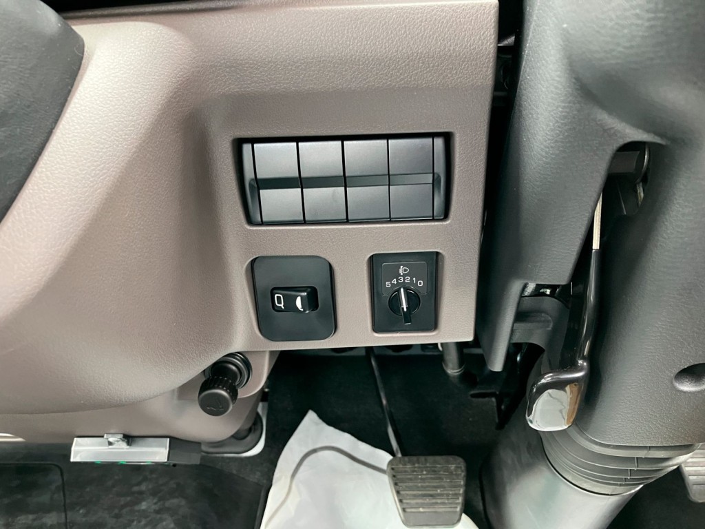 三菱 キャンター 2PG-FEB80(2WD)の写真19