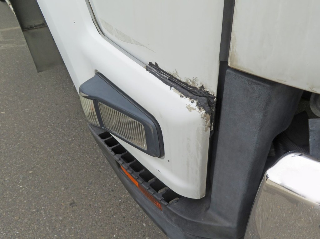 運転席側ドア前方に補修箇所があります。|いすゞ フォワード LKG-FTR90S2の写真32