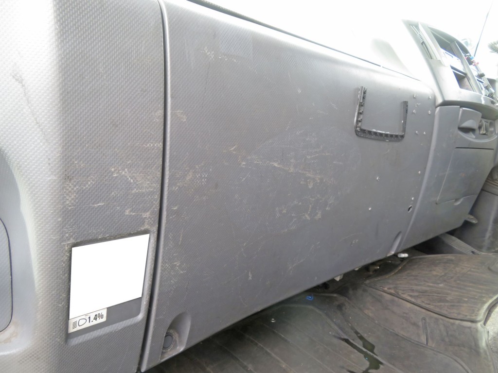 内張りにキズ・スレがあります。|いすゞ フォワード LKG-FTR90S2の写真46