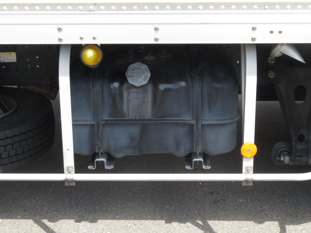 燃料タンクは100Lです。|いすゞ フォワード TKG-FRR90T2(2WD)の写真19