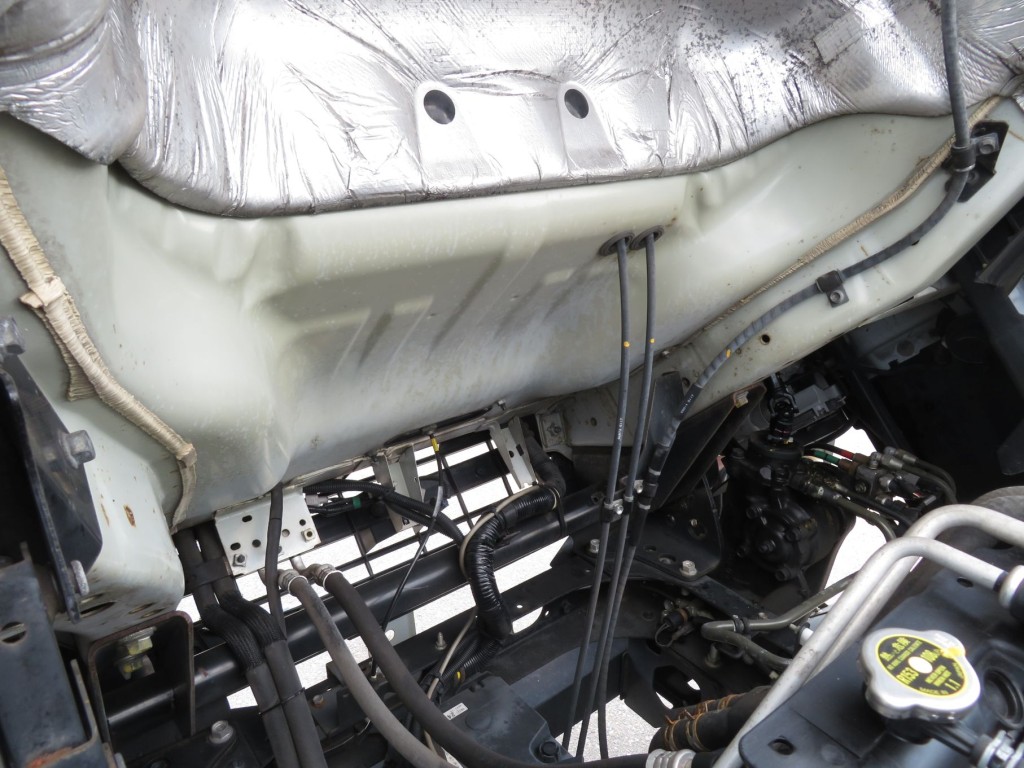 キャブ下面の状態です。|いすゞ フォワード TKG-FRR90T2(2WD)の写真35