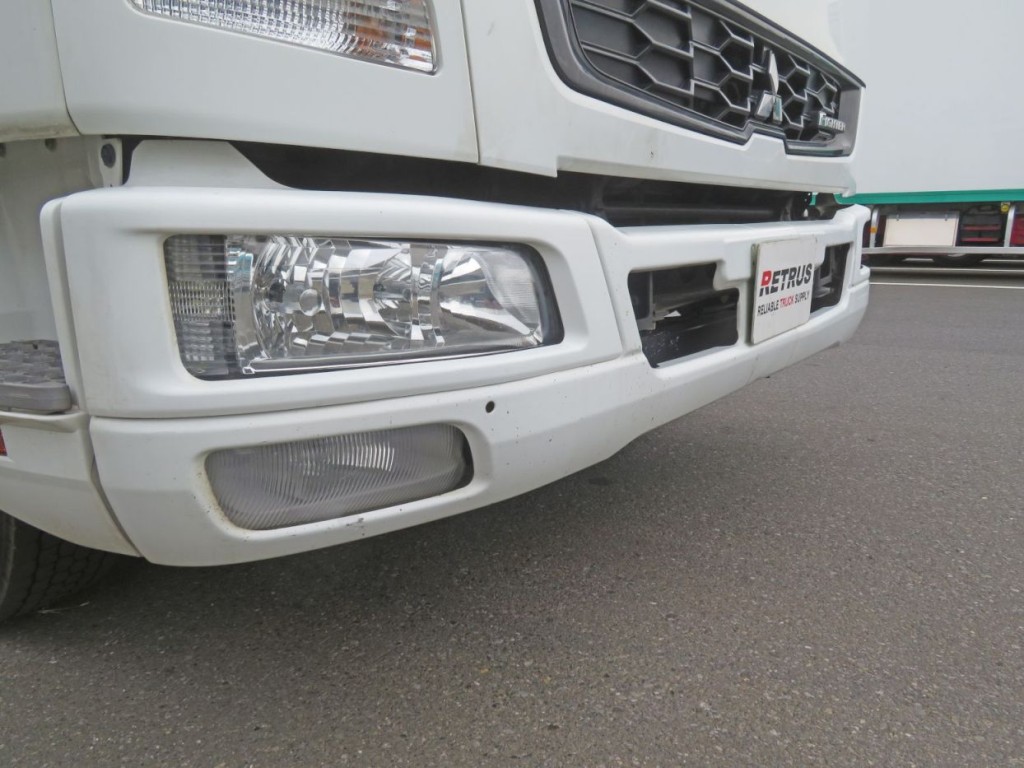 フロントバンパーにサビ・細かいキズがあります。|三菱 ファイター TKG-FK64F改(2WD)の写真38