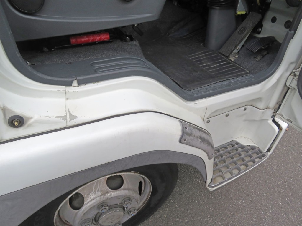 運転席側乗り口にキズ・スレがあります。|三菱 ファイター TKG-FK64F改(2WD)の写真44