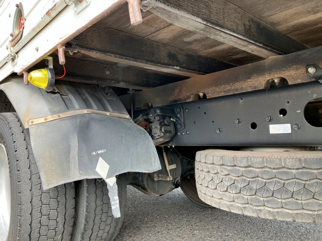 シャシとネタの状態です。ネタは木製です|三菱 ファイター QKG-FK62FZの写真6