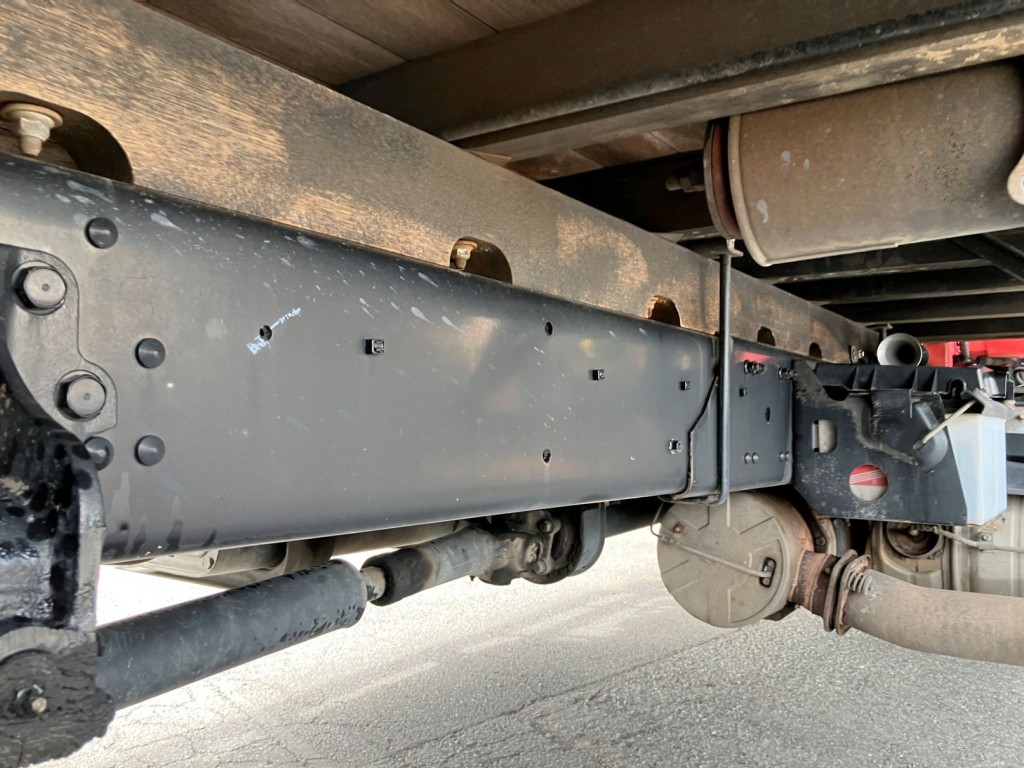 シャシとネタの状態です。ネタは木製です|三菱 ファイター QKG-FK62FZの写真7