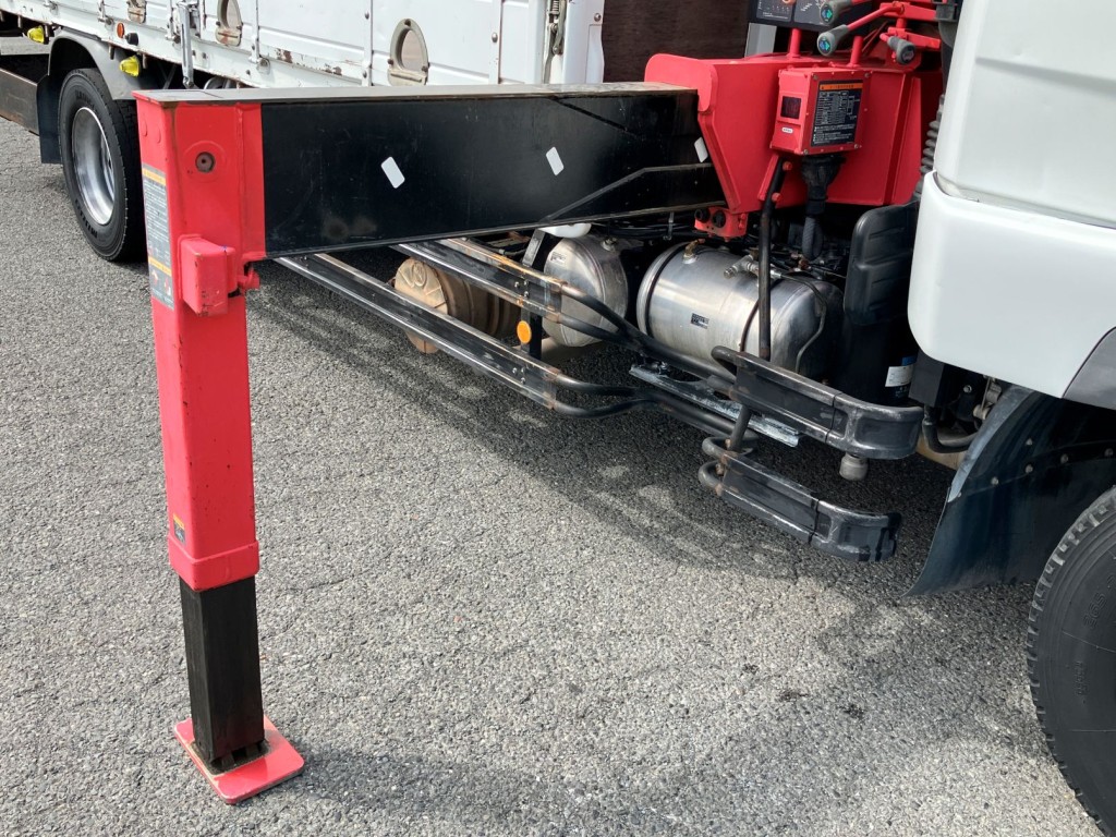 アウトリガーの状態です。差し違い式です|三菱 ファイター QKG-FK62FZの写真11