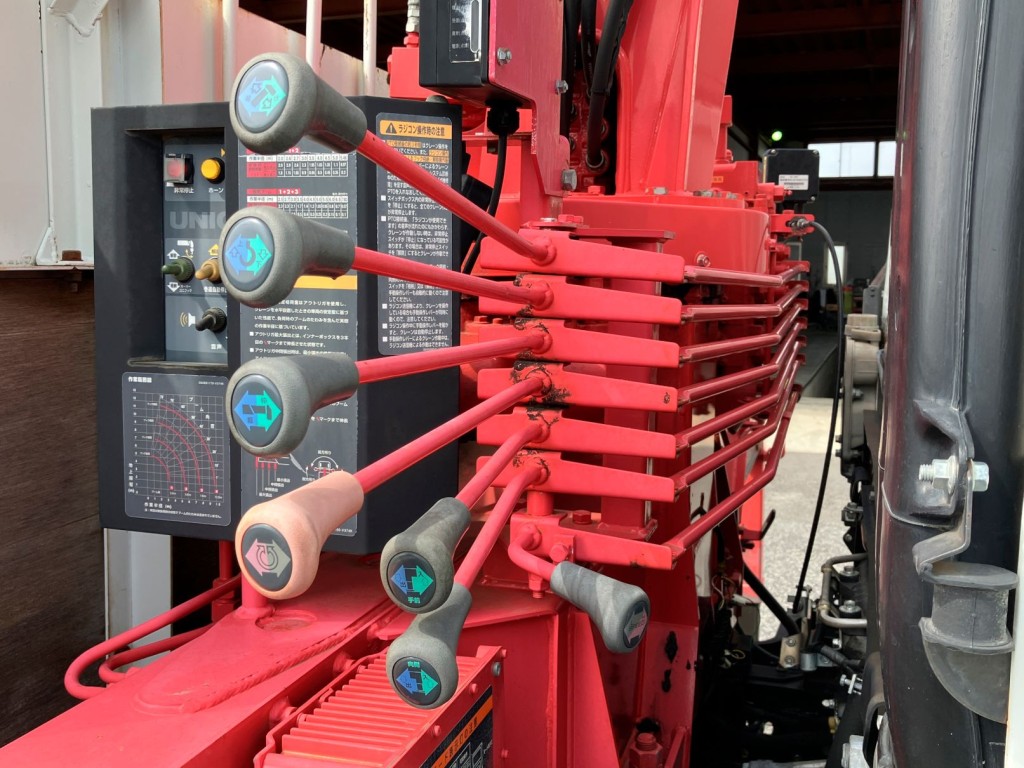 クレーンの操作レバーの状態です。|三菱 ファイター QKG-FK62FZの写真12