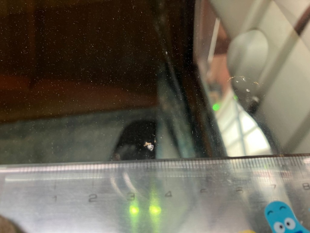 フロントガラスに小傷があります。数か所あります|三菱 ファイター QKG-FK62FZの写真17