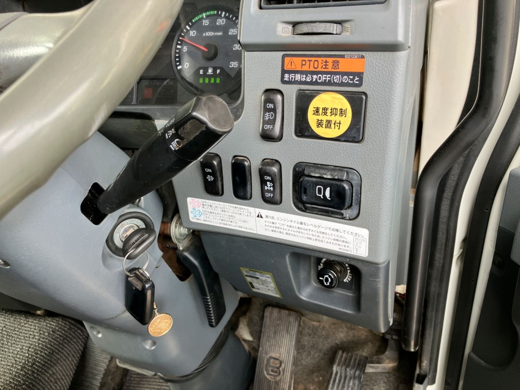 スイッチ類です。|三菱 ファイター QKG-FK62FZの写真19